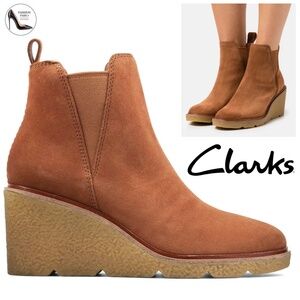 Clarks Women's Clarkford Top Dark Tan Suede Wedged Boots Camel Brown Booties 7.5
